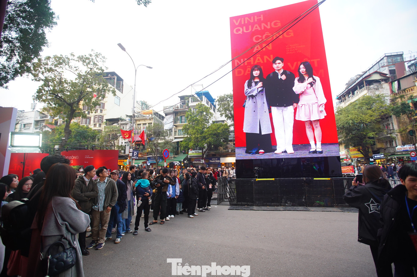 Khu vực check-in camera liveled thu hút sự quan tâm của người dân và du khách.