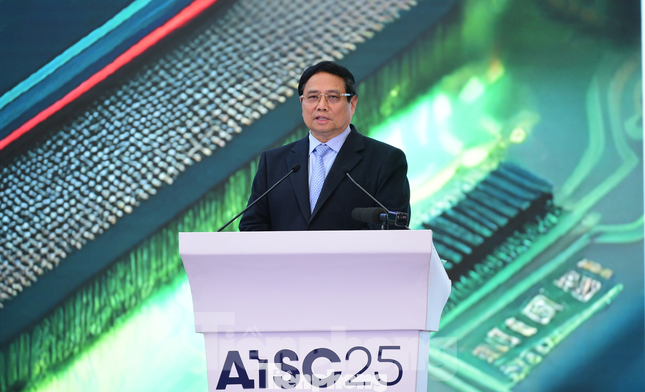 Thủ tướng Phạm Minh Chính tại diễn đàn chính sách "Việt Nam chủ động phát triển ngành công nghiệp bán dẫn và trí tuệ nhân tạo trong kỷ nguyên mới". Ảnh: Lộc Liên. Thủ tướng Phạm Minh Chính tại diễn đàn chính sách "Việt Nam chủ động phát triển ngành công nghiệp bán dẫn và trí tuệ nhân tạo trong kỷ nguyên mới". Ảnh: Lộc Liên.