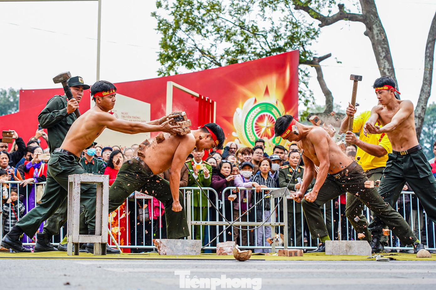 Cán bộ chiến sỹ Công an sau khi rèn luyện khí công có khả năng chịu các đòn sát thương cao.