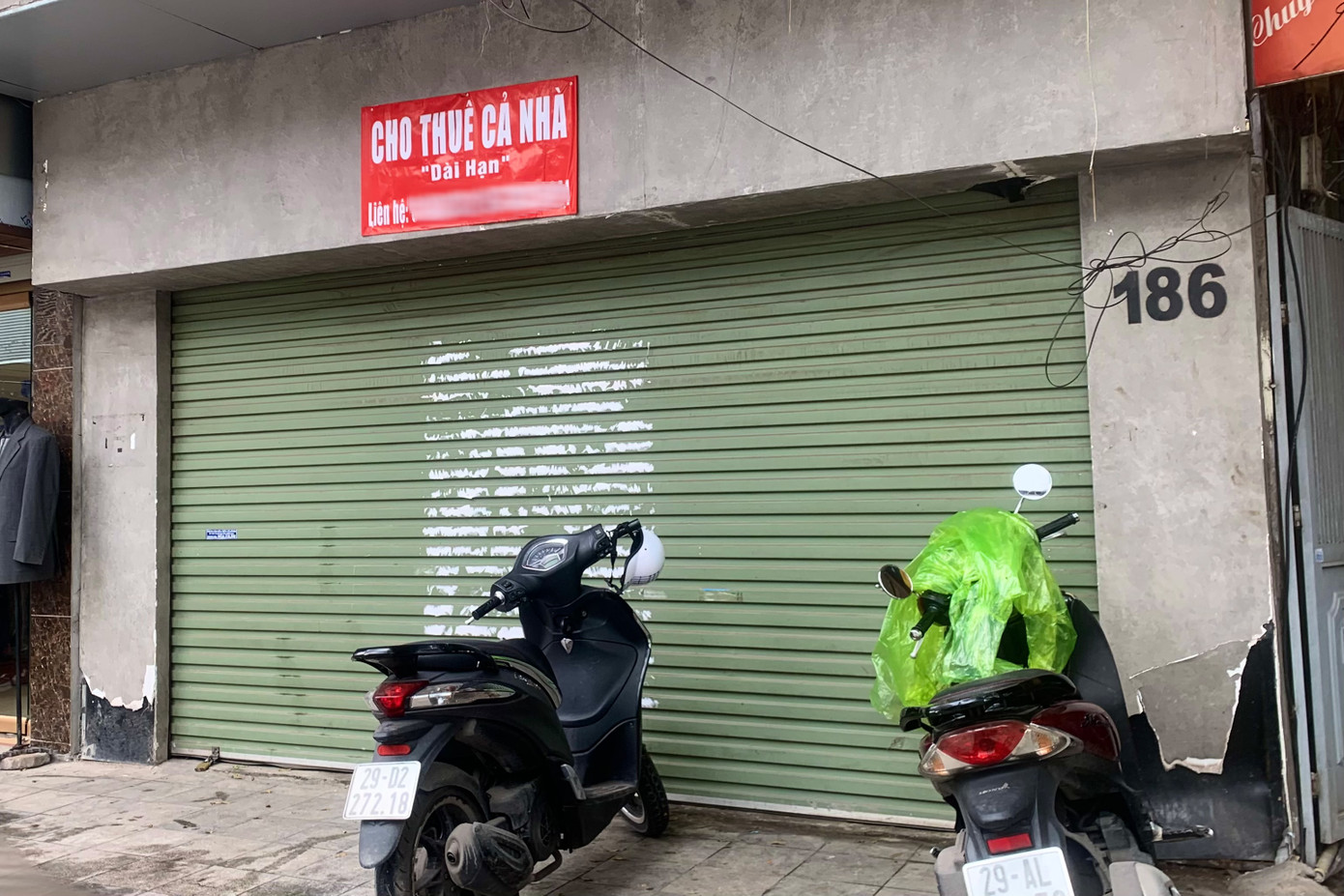 Một mặt bằng khác trên phố Tôn Đức Thắng có giá thuê mềm hơn 18 triệu đồng/tháng "cửa đóng then cài".