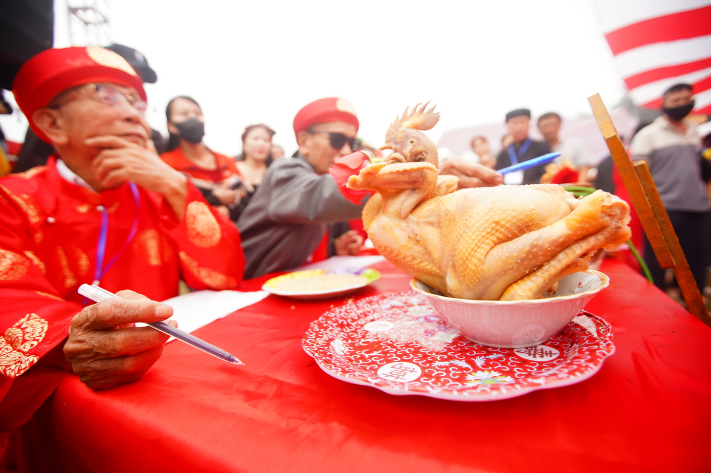 Điểm của cuộc thi này căn cứ vào độ sạch lông, da không bị xước, vết cắt tiết và vết mổ không quá to, hai cánh cong đều và đầu hướng lên sẽ được chấm điểm cao.
