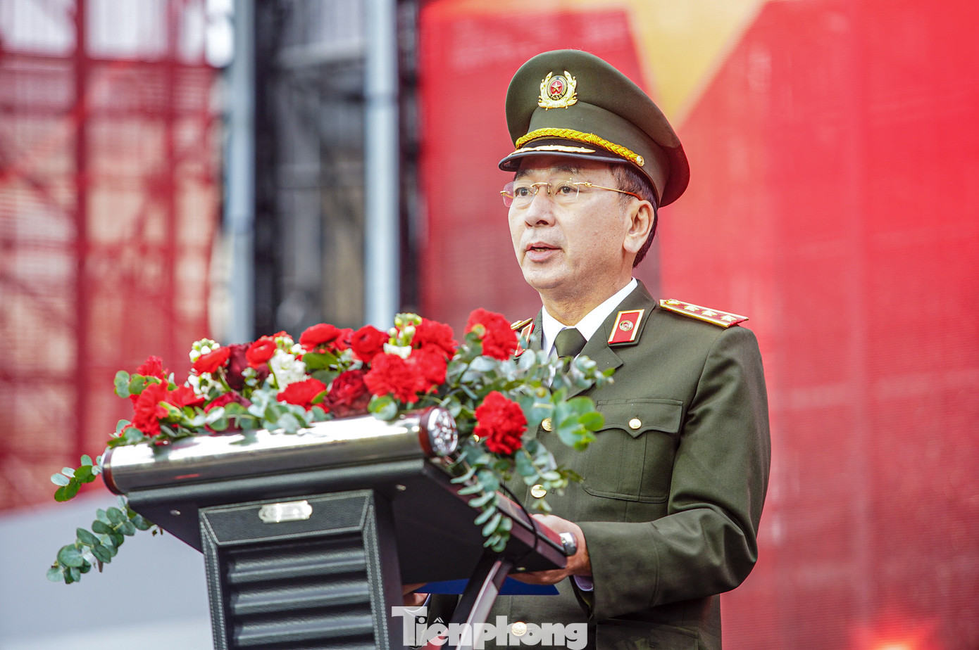 Phát biểu khai mạc, Thượng tướng Trần Quốc Tỏ, Uỷ viên Trung ương Đảng, Thứ trưởng Bộ Công an cho biết: "Chương trình lễ hội áo dài nhằm tôn vinh giá trị về nét đẹp truyền thống của áo dài phụ nữ Việt Nam, góp phần quảng bá hình ảnh phụ nữ Việt Nam nói chung, phụ nữ CAND nói riêng với khán giả và bạn bè quốc tế. Lễ hội đồng thời nhằm lan tỏa niềm vui, niềm hứng khởi với du khách thập phương. Các hoạt động trong khuôn khổ Lễ hội và Gala “Vinh quang CAND Việt Nam” sẽ góp phần giáo dục truyền thống, lòng yêu quê hương đất nước, tinh thần tự hào, tự tôn dân tộc, giao lưu văn hóa giữa phụ nữ CAND với nữ Cảnh sát một số quốc gia trên thế giới, quảng bá hình ảnh phụ nữ Việt Nam nói chung và phụ nữ CAND nói riêng".