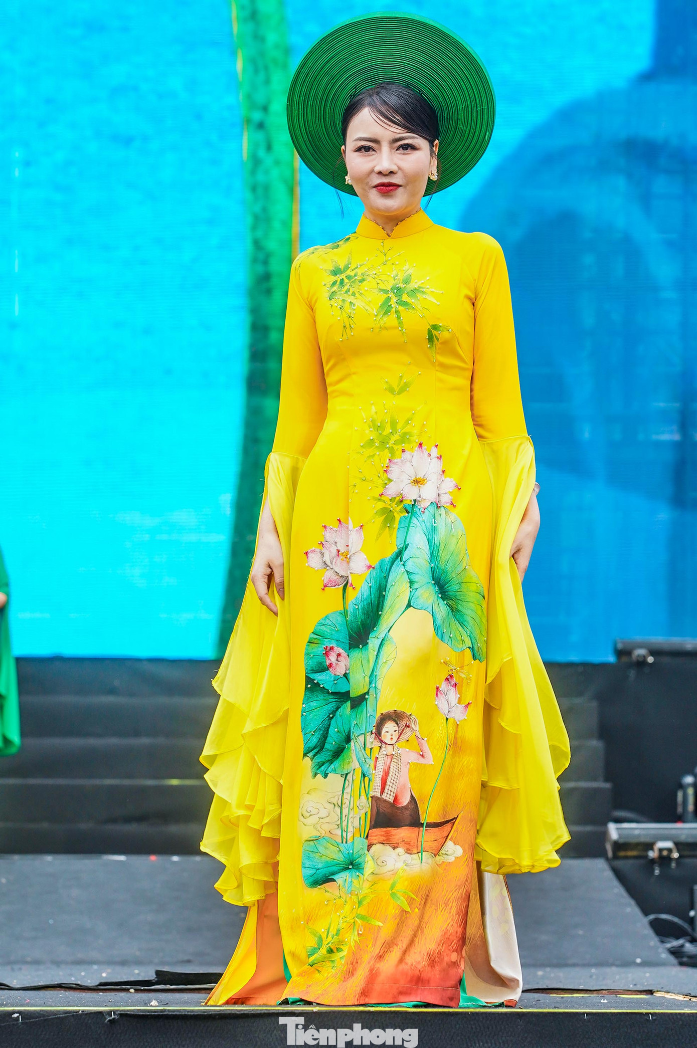 Nhiều bộ sưu tập áo dài được các nhà thiết kế giới thiệu tại lễ hội.