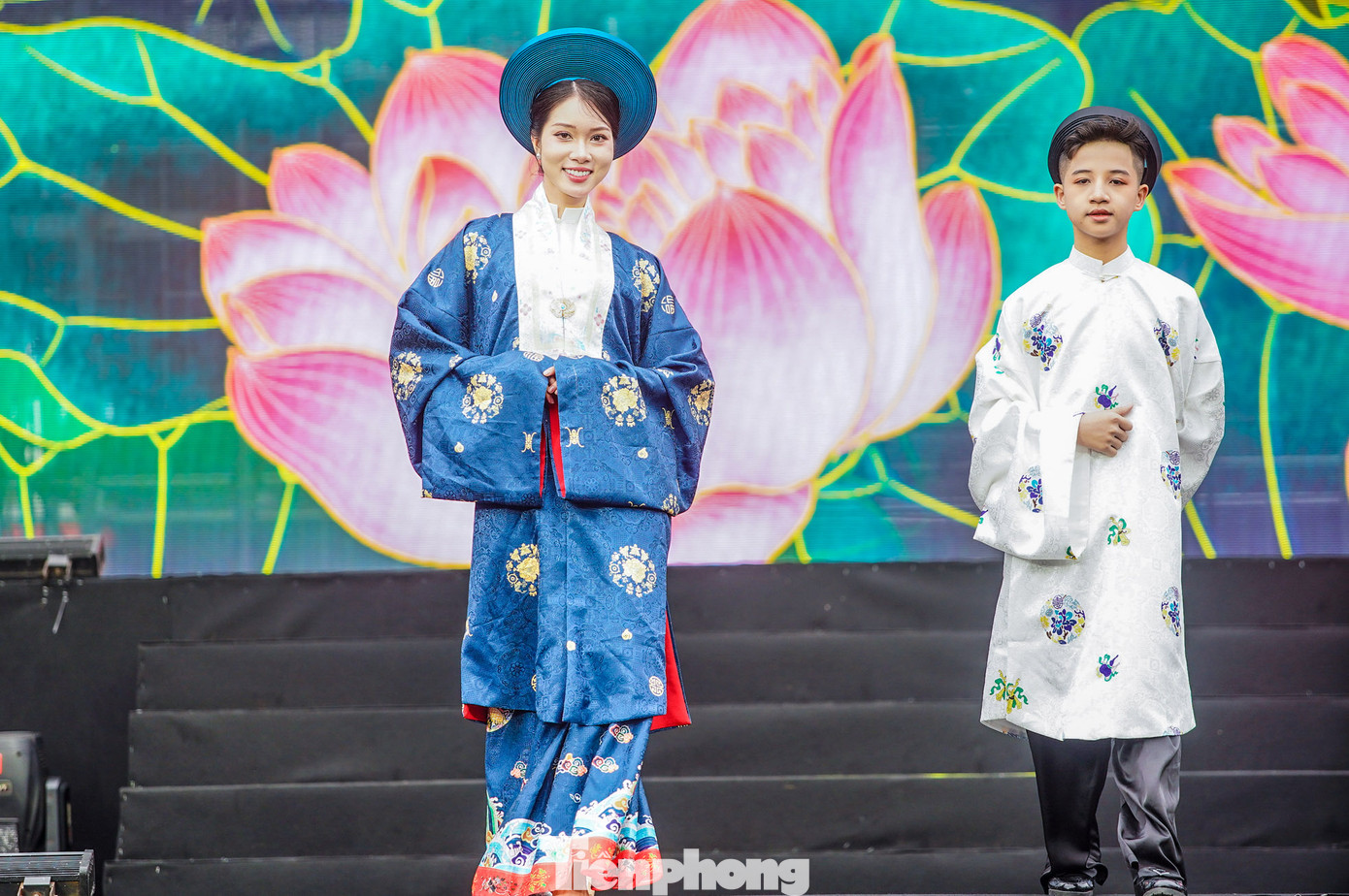 Trong tiết mục trình diễn áo dài, người dân và du khách đến Thủ đô sẽ có dịp chiêm ngưỡng nhiều bộ sưu tập áo dài của những nhà thiết kế nổi tiếng.