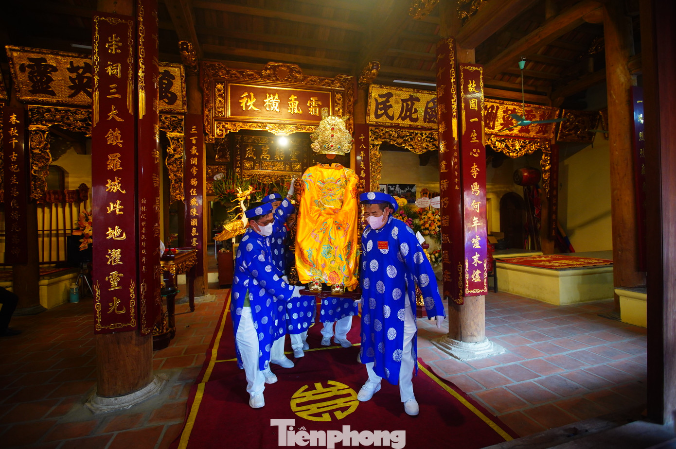 Sau khi kiệu 4 làng Mọc rước về đến đình Phùng Khoang vào sáng sớm, buổi chiều (11/3), lễ hội tổ chức lễ tạ và khởi kiệu hồi cung về các đình làng Mọc.