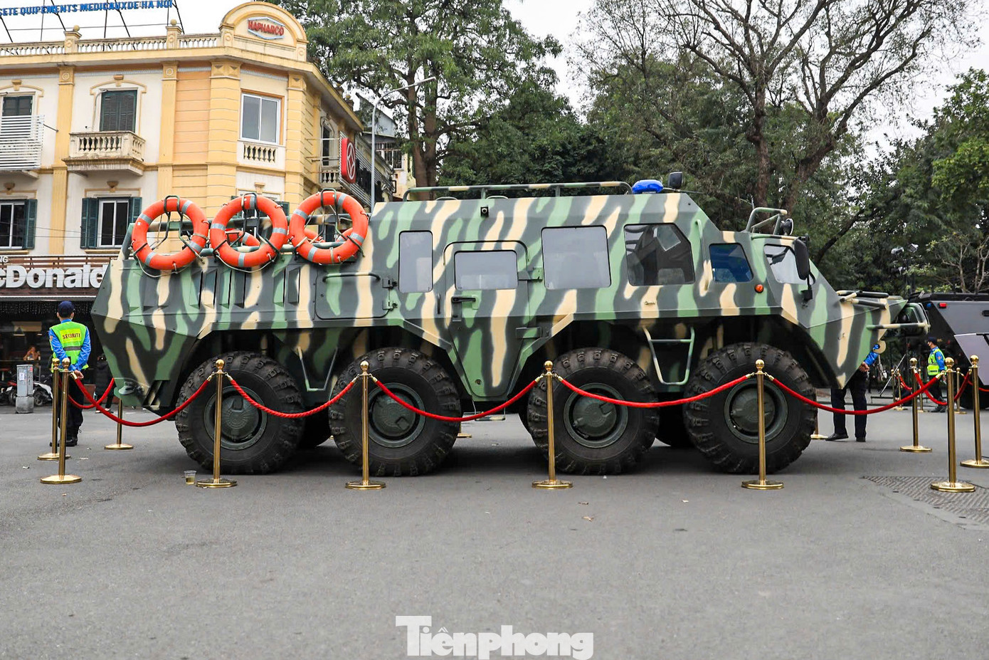 Cận cảnh xe lội nước phục vụ chiến đấu.