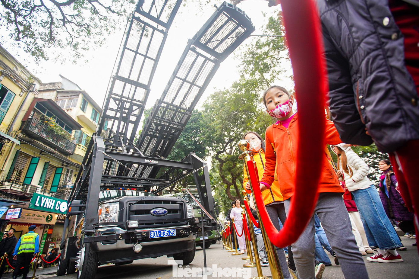 Xe phóng thanh giúp các chiến sĩ xâm nhập nhanh, bí mật vào các địa điểm trên cao.