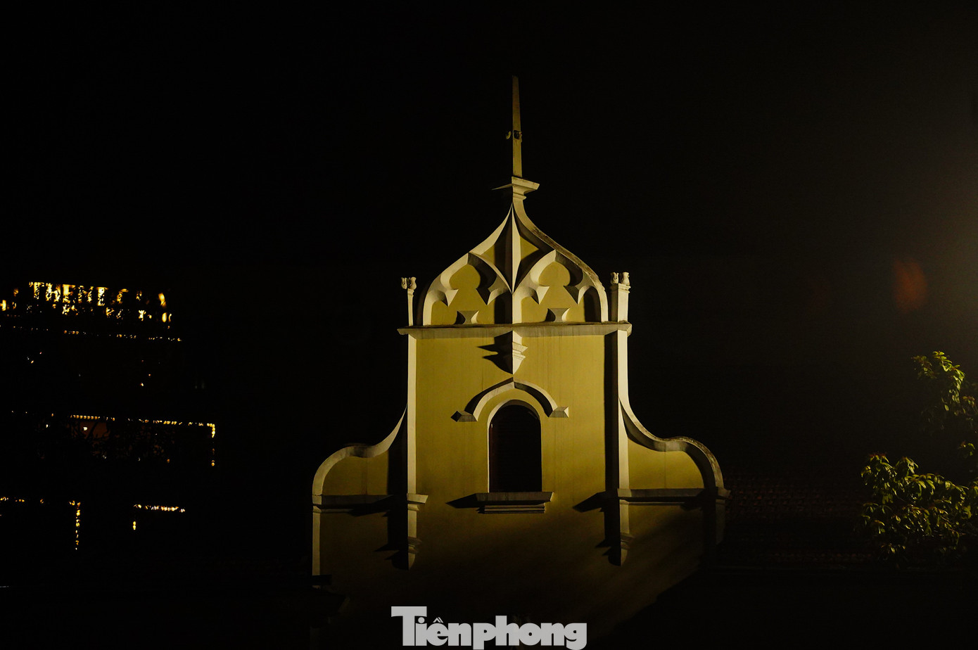 Trong năm 2024, Giờ Trái Đất diễn ra vào ngày 23/3. Chỉ trong một giờ tắt đèn, cả nước đã tiết kiệm được 428.000 kWh điện, tương đương với khoảng 858,9 triệu đồng.