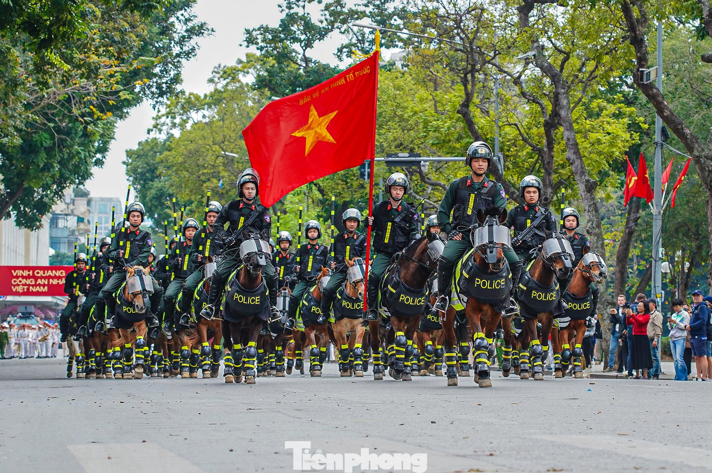 Biểu diễn Kỵ binh do Bộ Tư lệnh Cảnh sát cơ động thực hiện.
