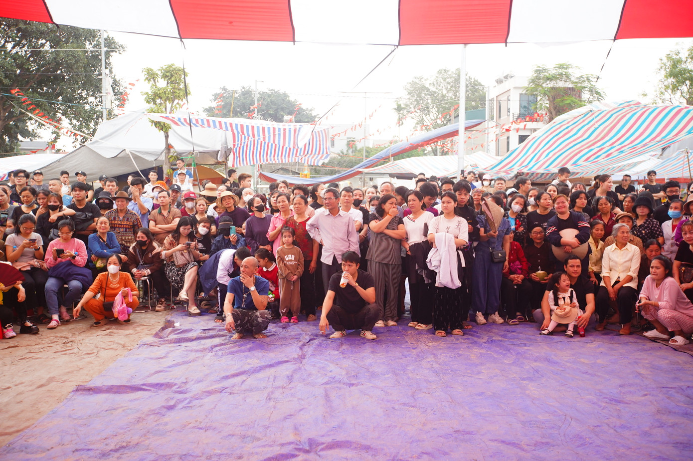 Lễ hội thu hút đông đảo người dân và du khách thập phương đến tham dự.