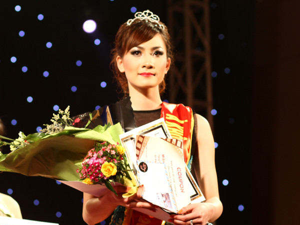 Á khôi 1 Nguyễn Thùy Linh