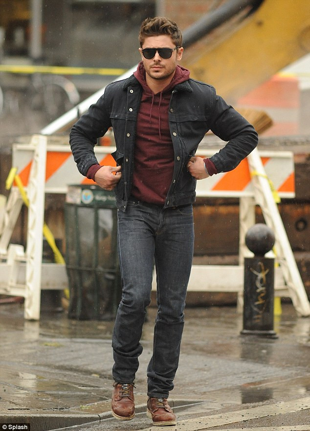 Zac xuất hiện với gu thời trang nam tính