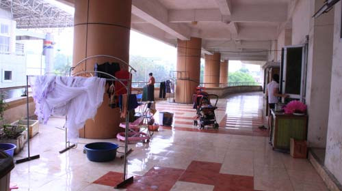 Sinh hoạt, ăn ở của nhân viên tại nhà thi đấu Phú Thọ