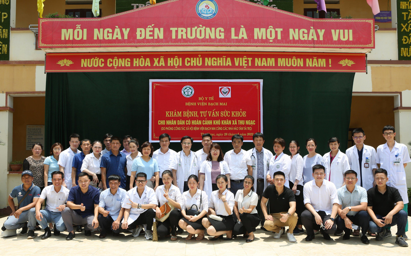 Đoàn công tác Bệnh viện Bạch Mai và TTYT huyện Tân Sơn chụp ảnh kỉ niệm Đoàn công tác Bệnh viện Bạch Mai và TTYT huyện Tân Sơn chụp ảnh kỉ niệm