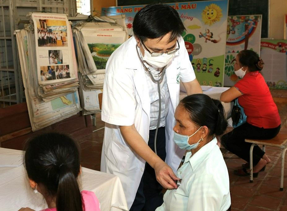 Trao quà cho bệnh nhân của TTYT Tân Sơn Trao quà cho bệnh nhân của TTYT Tân Sơn