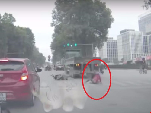 Video 'tiêm kích Su-30 đua với siêu xe Ferrari' hot nhất tuần qua ảnh 5