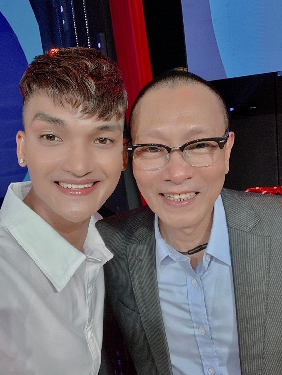 MC Lại Văn Sâm đi thẩm mỹ vì da mặt căng bóng? ảnh 1