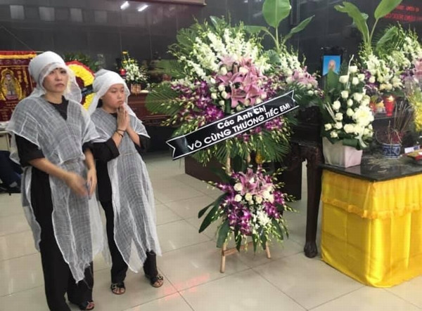 Showbiz 29/8: Sỹ Luân lần đầu công khai bạn gái sau 6 năm yêu bí mật ảnh 2