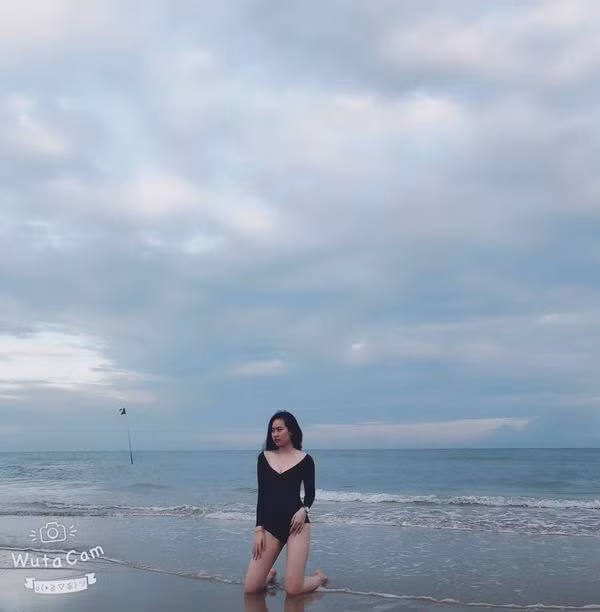 Hotgirl Sài thành bị đồn là bạn gái mới của Quang Hải diện bikini cực ‘nóng’ ảnh 4