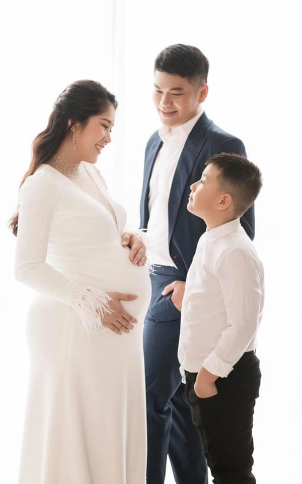 Chồng kém 7 tuổi hạnh phúc khi Lê Phương hạ sinh con gái ảnh 2