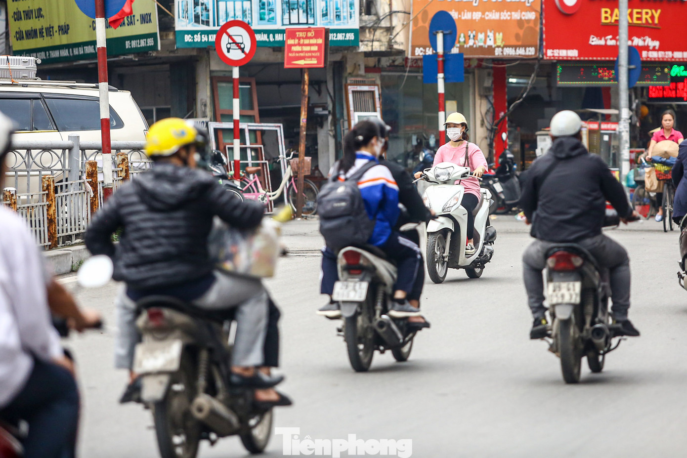 Ghi nhận của PV, đây cũng là đoạn đường xuất hiện nhiều phương tiện xe máy đi ngược chiều trong những ngày đầu điều chỉnh. Ghi nhận của PV, đây cũng là đoạn đường xuất hiện nhiều phương tiện xe máy đi ngược chiều trong những ngày đầu điều chỉnh.