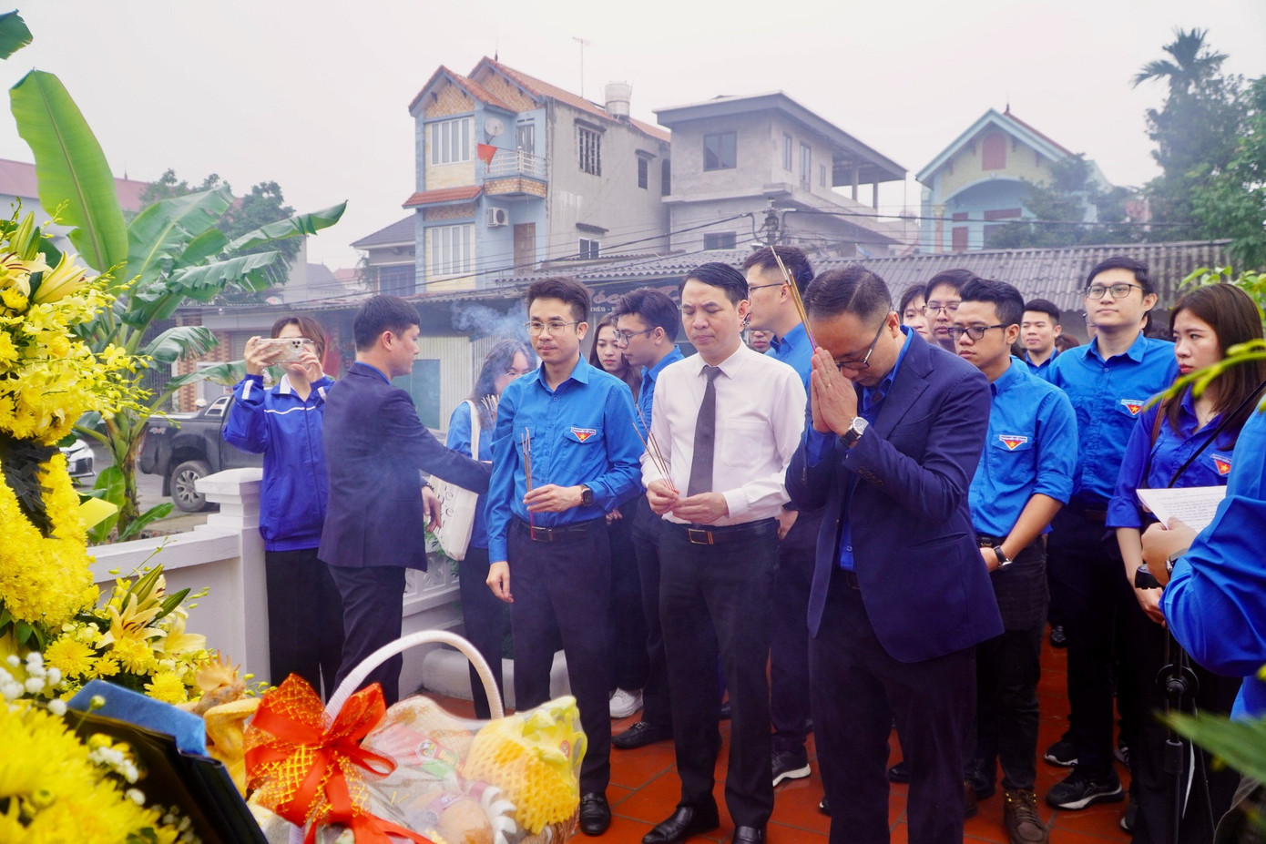 Các hoạt động của Đoàn Thanh niên Bộ Ngoại giao tại khu tưởng niệm. Các hoạt động của Đoàn Thanh niên Bộ Ngoại giao tại khu tưởng niệm.