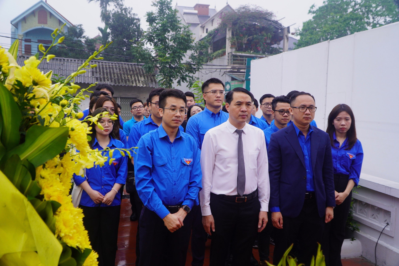 Các hoạt động của Đoàn Thanh niên Bộ Ngoại giao tại khu tưởng niệm. Các hoạt động của Đoàn Thanh niên Bộ Ngoại giao tại khu tưởng niệm.