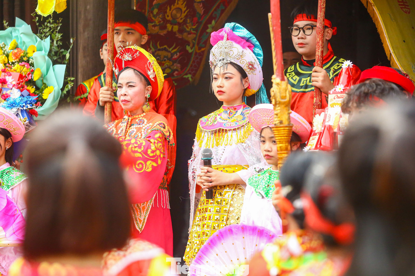 Trước khi lễ hội Kén rể diễn ra, việc chọn người tham gia được chuẩn bị kỹ lưỡng. Người đóng vai mẹ của nữ tướng Lê Hoa phải là người đẹp song toàn, gia đình ổn định; người đóng vai nữ tướng Lê Hoa và 2 chàng rể phải là trai thanh gái lịch, chưa có gia đình.