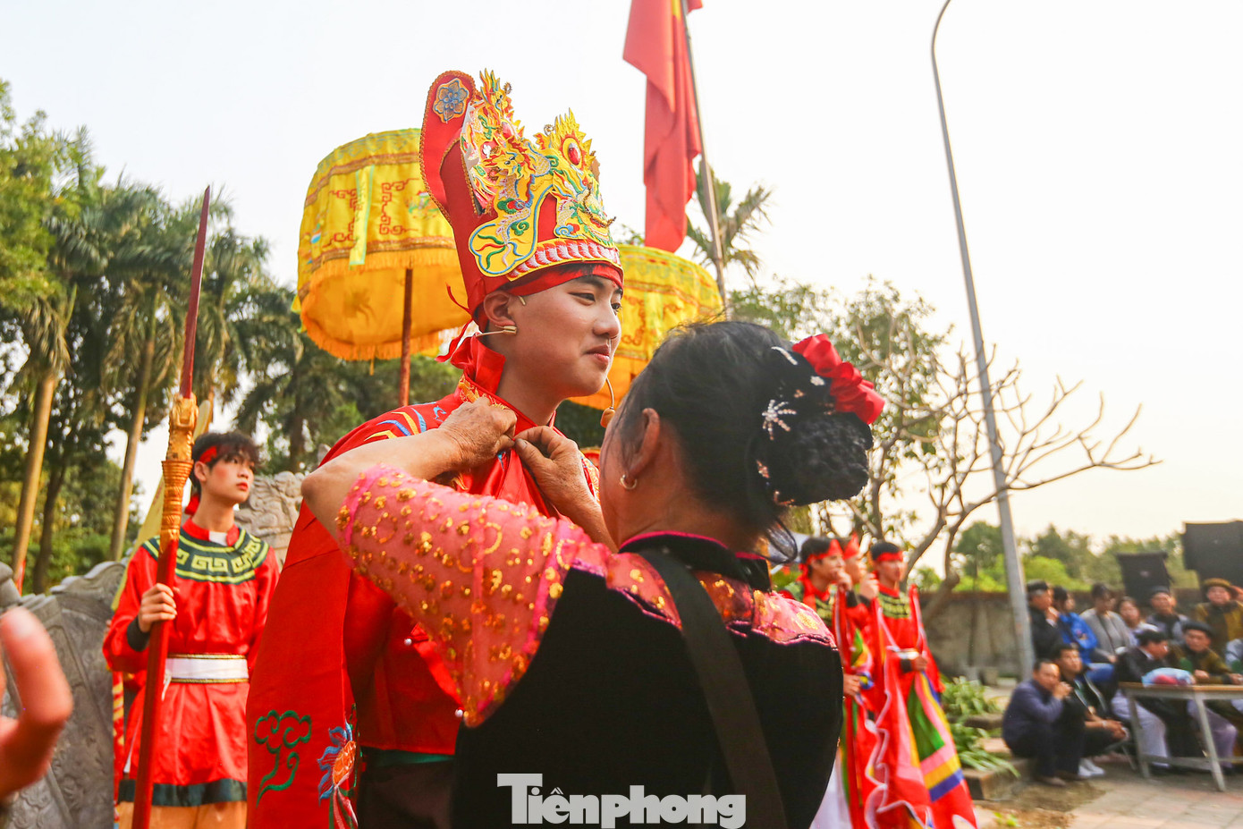 Trải qua 4 phần thi giữa phe Bắc và phe Hậu, lễ hội đã tìm được người xứng đáng làm phu quân của nữ tướng Lê Hoa là chàng trai đến từ phe Hậu.