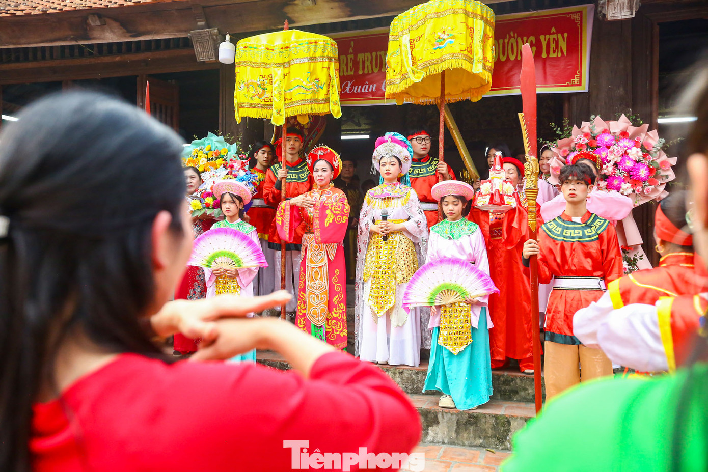 Trước khi lễ hội Kén rể diễn ra, việc chọn người tham gia được chuẩn bị kỹ lưỡng. Người đóng vai mẹ của nữ tướng Lê Hoa phải là người đẹp song toàn, gia đình ổn định; người đóng vai nữ tướng Lê Hoa và 2 chàng rể phải là trai thanh gái lịch, chưa có gia đình.