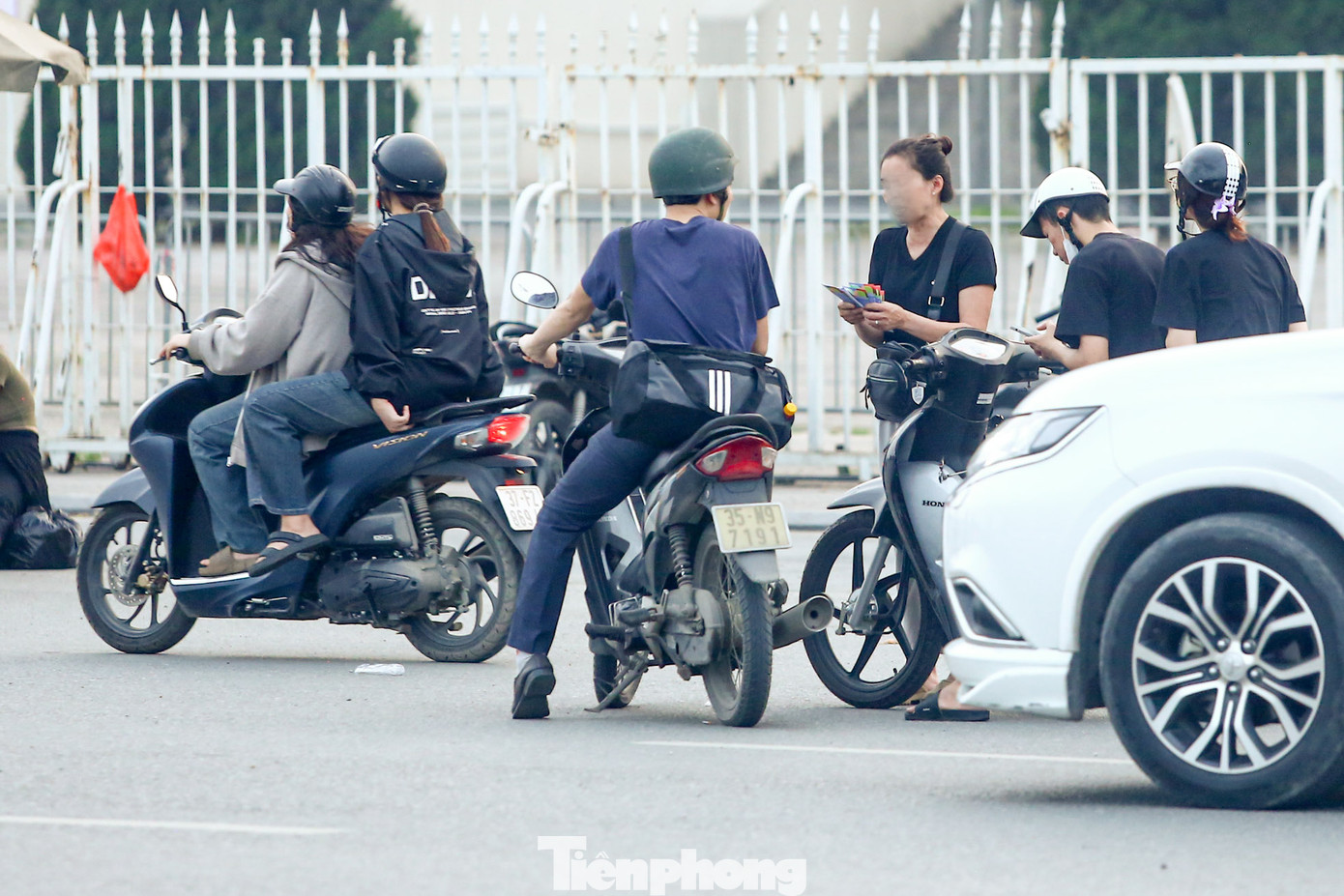 Người hâm mộ không còn mặn nồng với những trận đấu của ĐT Việt Nam, dân phe vé lo sốt vó.