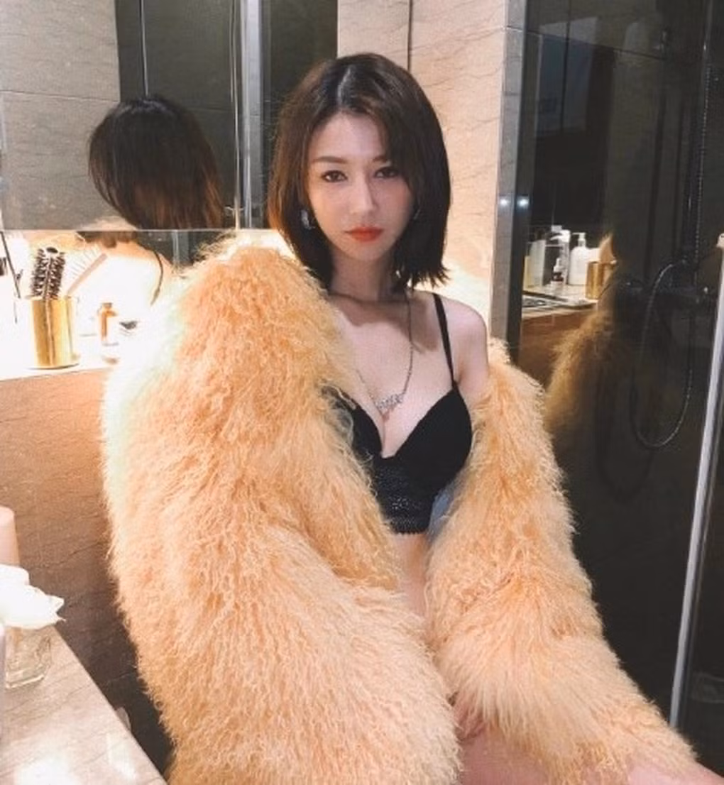 Lý Dịch Phong mất sự nghiệp vì bê bối mua dâm.