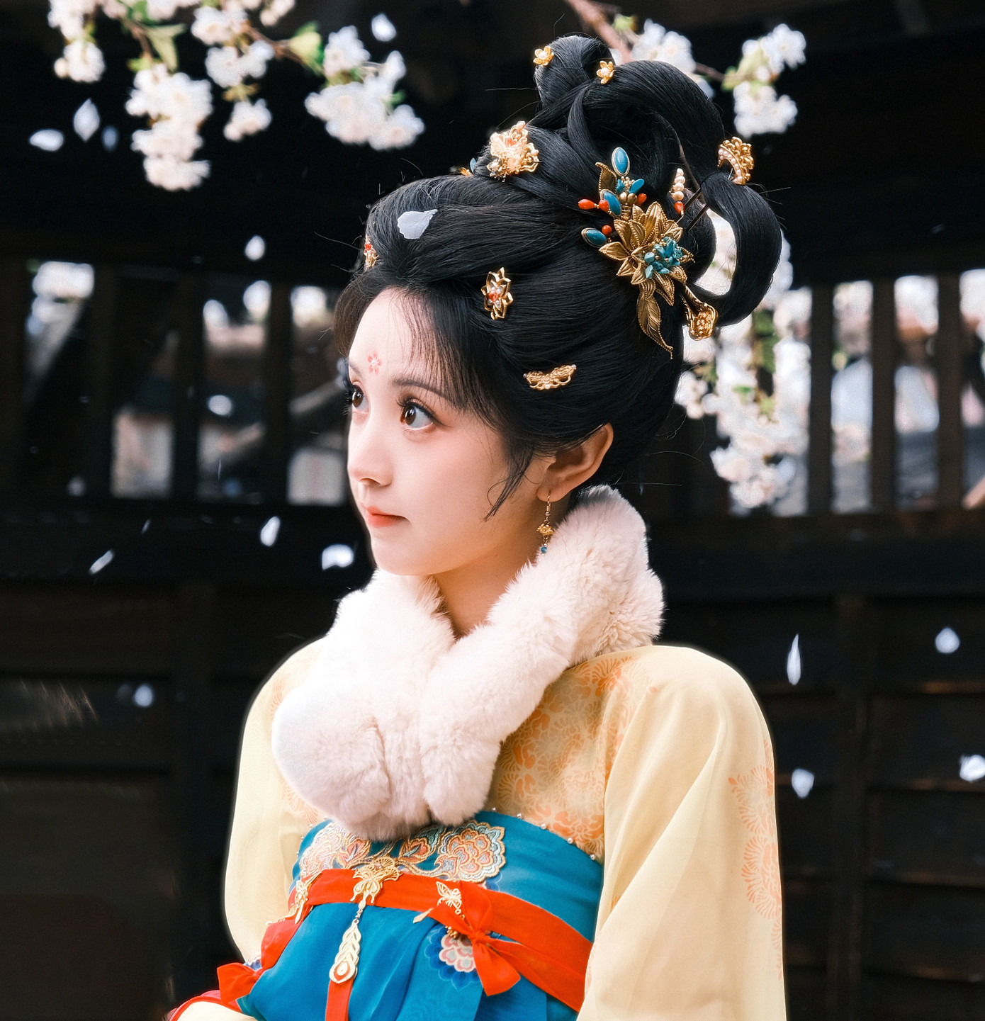 Theo QQ, nhiều diễn viên trẻ hiện tại như Vương Sở Nhiên, Nhậm Mẫn, Trương Tịnh Nghi, Lý Lan Địch dù được đánh giá cao về tài năng, lại thường xuyên vướng tin thị phi. Ồn ào hẹn hò khiến khán giả nhận xét những minh tinh này không chuyên tâm phát triển nghiệp diễn. Thậm chí, như trường hợp của Vương Sở Nhiên, danh tiếng chạm đáy vì bị phát hiện vào khách sạn 3 ngày với đàn anh Dương Dương. Theo QQ, nhiều diễn viên trẻ hiện tại như Vương Sở Nhiên, Nhậm Mẫn, Trương Tịnh Nghi, Lý Lan Địch dù được đánh giá cao về tài năng, lại thường xuyên vướng tin thị phi. Ồn ào hẹn hò khiến khán giả nhận xét những minh tinh này không chuyên tâm phát triển nghiệp diễn. Thậm chí, như trường hợp của Vương Sở Nhiên, danh tiếng chạm đáy vì bị phát hiện vào khách sạn 3 ngày với đàn anh Dương Dương.