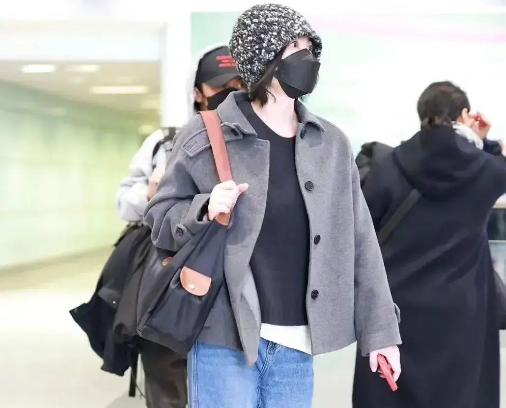 Vương Phi hạnh phúc bên Tạ Đình Phong.