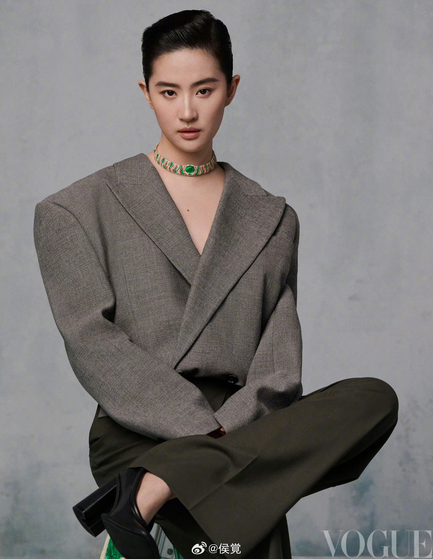 Khán giả chê phong cách nam tính không hợp với Lưu Diệc Phi. Khán giả chê phong cách nam tính không hợp với Lưu Diệc Phi.