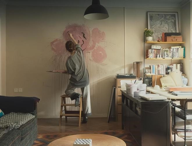 Ngoài ra, theo 163, bức vẽ hoa hồng điểm nhấn của phim trước và sau khi hoàn thành rất khác nhau. Bên cạnh đó, nguồn tin bình luận kỹ năng vẽ của Hoàng Diệc Mai, nhân vật được miêu tả là tốt nghiệp Học viện mỹ thuật quốc gia Trung Quốc rất bình thường, không xứng với mỹ danh tài nữ mà cô được miêu tả. Ngoài ra, theo 163, bức vẽ hoa hồng điểm nhấn của phim trước và sau khi hoàn thành rất khác nhau. Bên cạnh đó, nguồn tin bình luận kỹ năng vẽ của Hoàng Diệc Mai, nhân vật được miêu tả là tốt nghiệp Học viện mỹ thuật quốc gia Trung Quốc rất bình thường, không xứng với mỹ danh tài nữ mà cô được miêu tả.