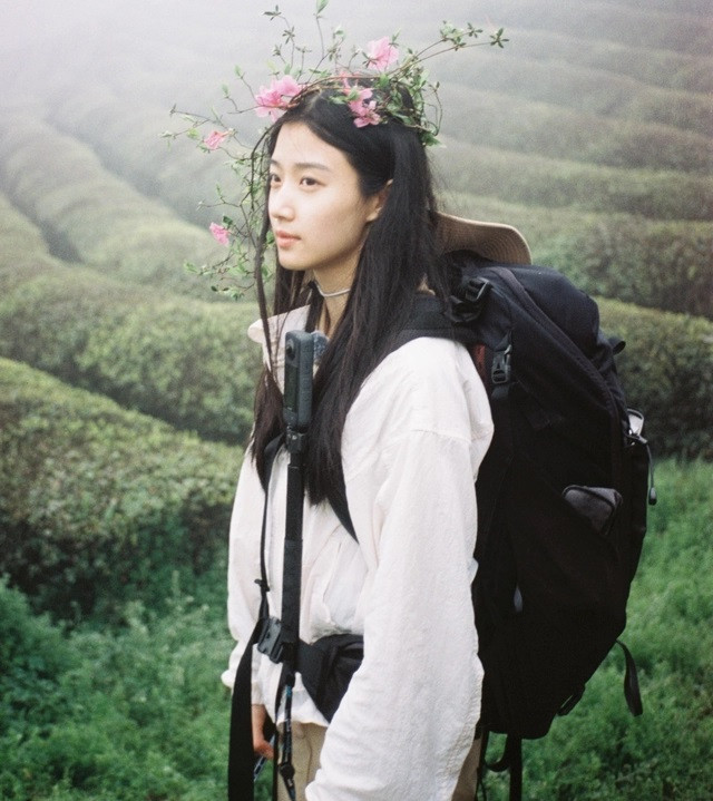 Lư Dục Hiểu từng bị chê vì thời trang lôi thôi. Lư Dục Hiểu từng bị chê vì thời trang lôi thôi.