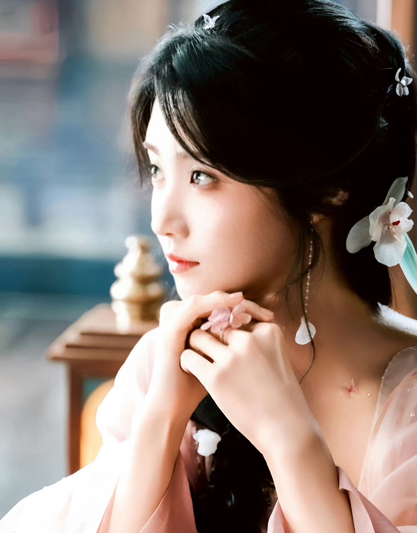 Khi bước vào vai diễn, Lư Dục Hiểu ngay lập tức có thể thay đổi trạng thái. Khi bước vào vai diễn, Lư Dục Hiểu ngay lập tức có thể thay đổi trạng thái.