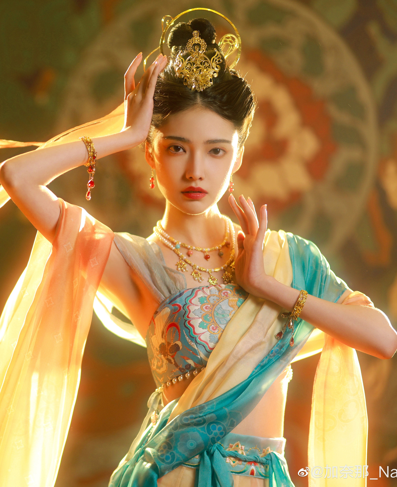 Theo QQ, trong Kỳ Kim Triêu, Gia Nại vào vai công chúa Ngu tộc Sóc Tuyền, có nhiệm vụ bảo vệ Việt Kỳ (Ngu Thư Hân). Trong lần đầu xuất hiện, nàng đang tắm thì bị bạn của Việt Kỳ bắt gặp. Màn xuất hiện của Sóc Tuyền gây ấn tượng cho người xem bởi nhan sắc diễm lệ, quyến rũ, được khen ngợi là &quot;một thoáng kinh hồng&quot;. Tạo hình dị vực rất phù hợp với ngoại hình của Gia Nại bởi cô vốn xuất thân từ vùng Tân Cương, Trung Quốc. Vóc dáng mảnh mai, đôi mắt to tròn, biểu cảm linh động, bộ trang phục với sắc cam nổi bật tựa tiên nữ giúp nhân vật Sóc Tuyền được đánh giá là mỹ nhân đẹp nhất trong phim.