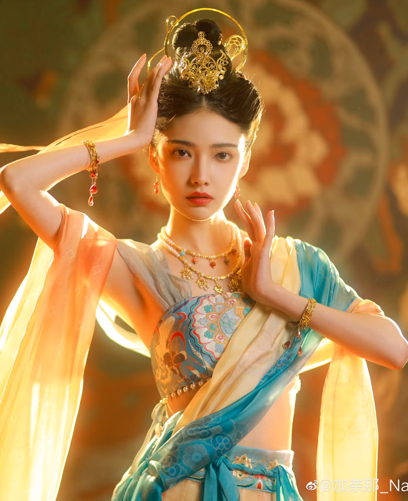 Theo QQ, trong Kỳ Kim Triêu, Gia Nại vào vai công chúa Ngu tộc Sóc Tuyền, có nhiệm vụ bảo vệ Việt Kỳ (Ngu Thư Hân). Trong lần đầu xuất hiện, nàng đang tắm thì bị bạn của Việt Kỳ bắt gặp. Màn xuất hiện của Sóc Tuyền gây ấn tượng cho người xem bởi nhan sắc diễm lệ, quyến rũ, được khen ngợi là "một thoáng kinh hồng". Tạo hình dị vực rất phù hợp với ngoại hình của Gia Nại bởi cô vốn xuất thân từ vùng Tân Cương, Trung Quốc. Vóc dáng mảnh mai, đôi mắt to tròn, biểu cảm linh động, bộ trang phục với sắc cam nổi bật tựa tiên nữ giúp nhân vật Sóc Tuyền được đánh giá là mỹ nhân đẹp nhất trong phim.
