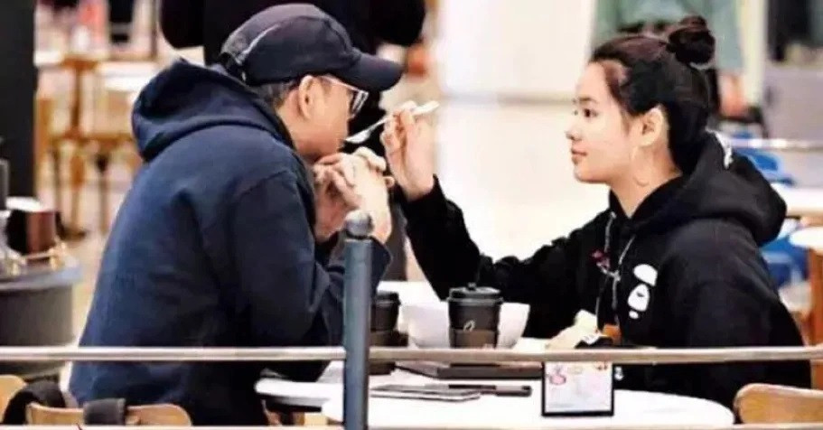 Trước đó, Lý Quốc Lân cùng con gái cũng bị bắt gặp đi ăn cùng nhau. Họ có nhiều cử chỉ thân mật như đút thức ăn và lau miệng cho đối phương. Tuy nhiên, vì con gái Lý Quốc Lân đã trưởng thành nên hành động này cũng gây nên tranh cãi. Tại Trung Quốc có quan niệm "con gái là người tình kiếp trước của cha", nên kiếp này tới để được cha chiều chuộng. Nhưng ngày nay, suy nghĩ này không được ủng hộ.