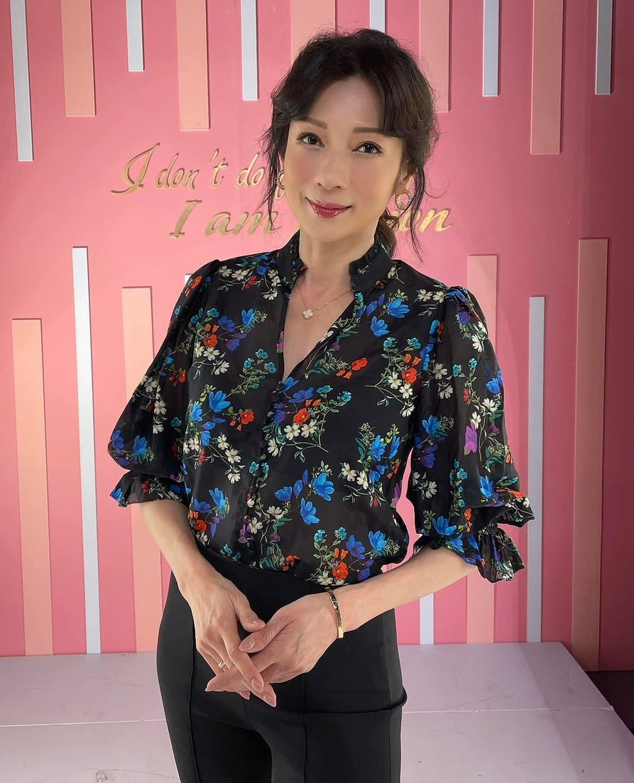 Vóc dáng quyến rũ của Ôn Thúy Bình ở tuổi 53.