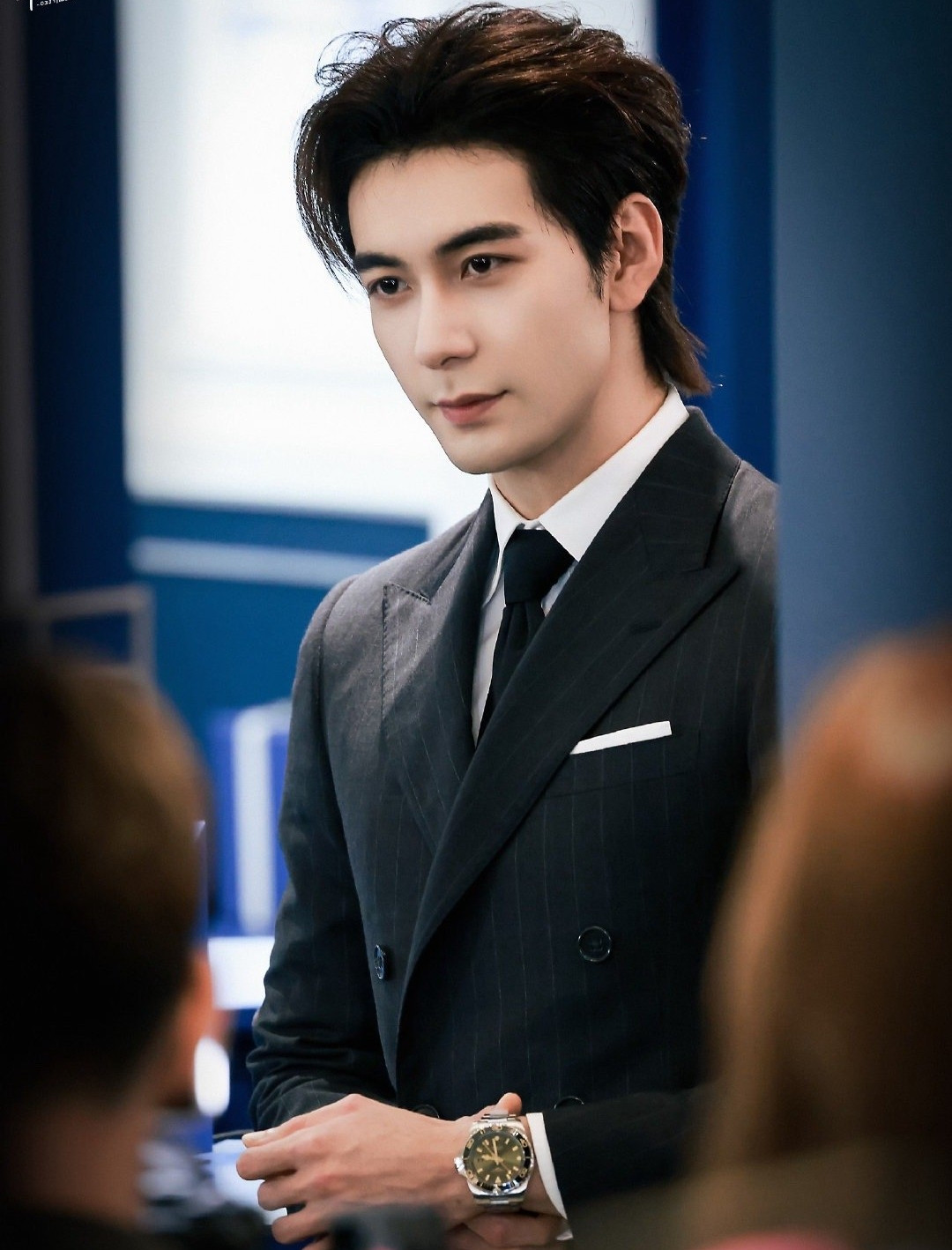 Nam diễn viên hợp vào vai tổng tài, con nhà giàu. Nam diễn viên hợp vào vai tổng tài, con nhà giàu.