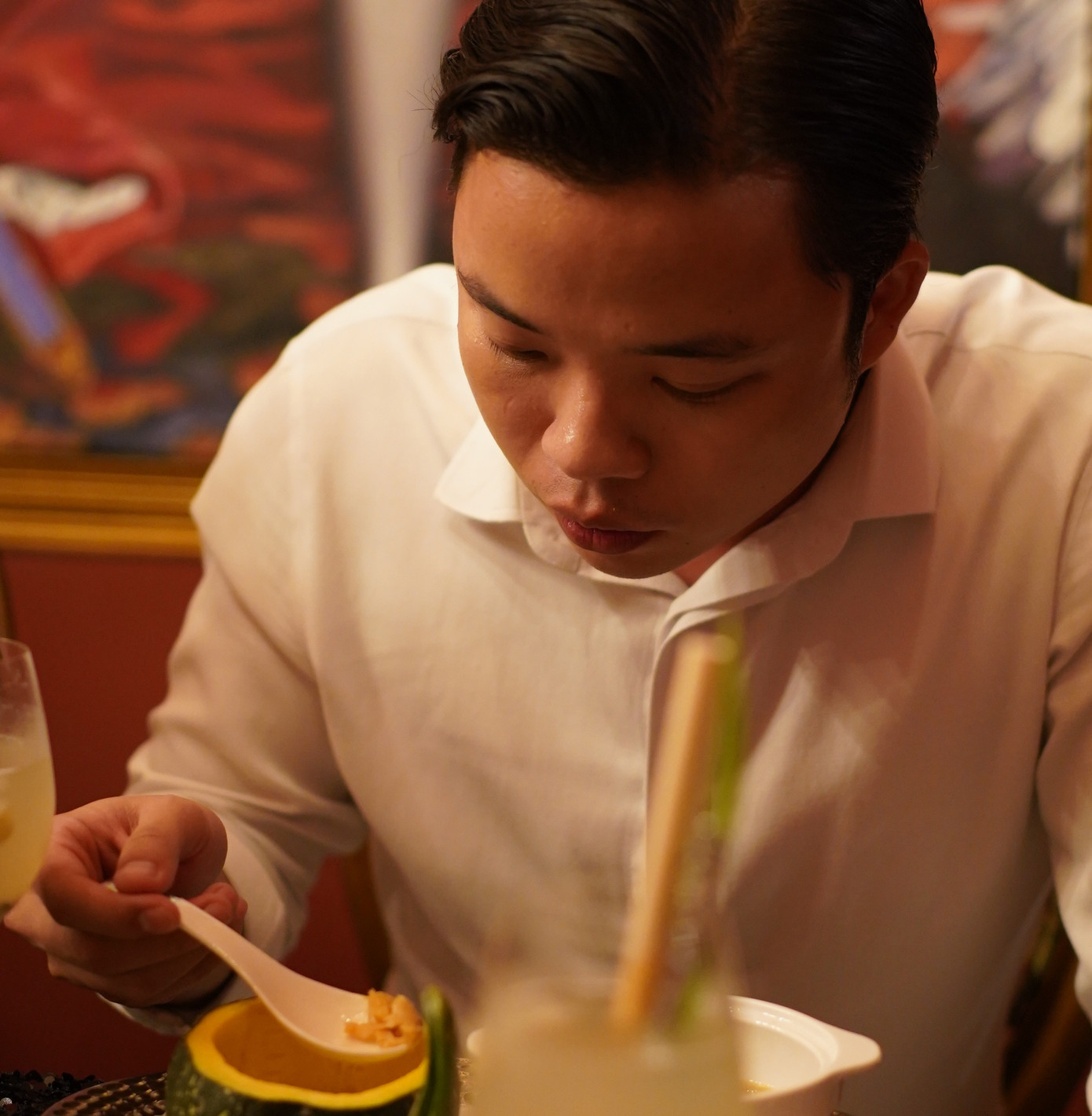 Các vị khách bị chinh phục bởi những món ăn mới lạ. Các vị khách bị chinh phục bởi những món ăn mới lạ.