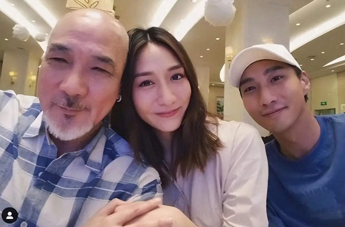 Ngôi sao Hong Kong Từ Thiếu Cường qua đời vì ung thư thực quản.