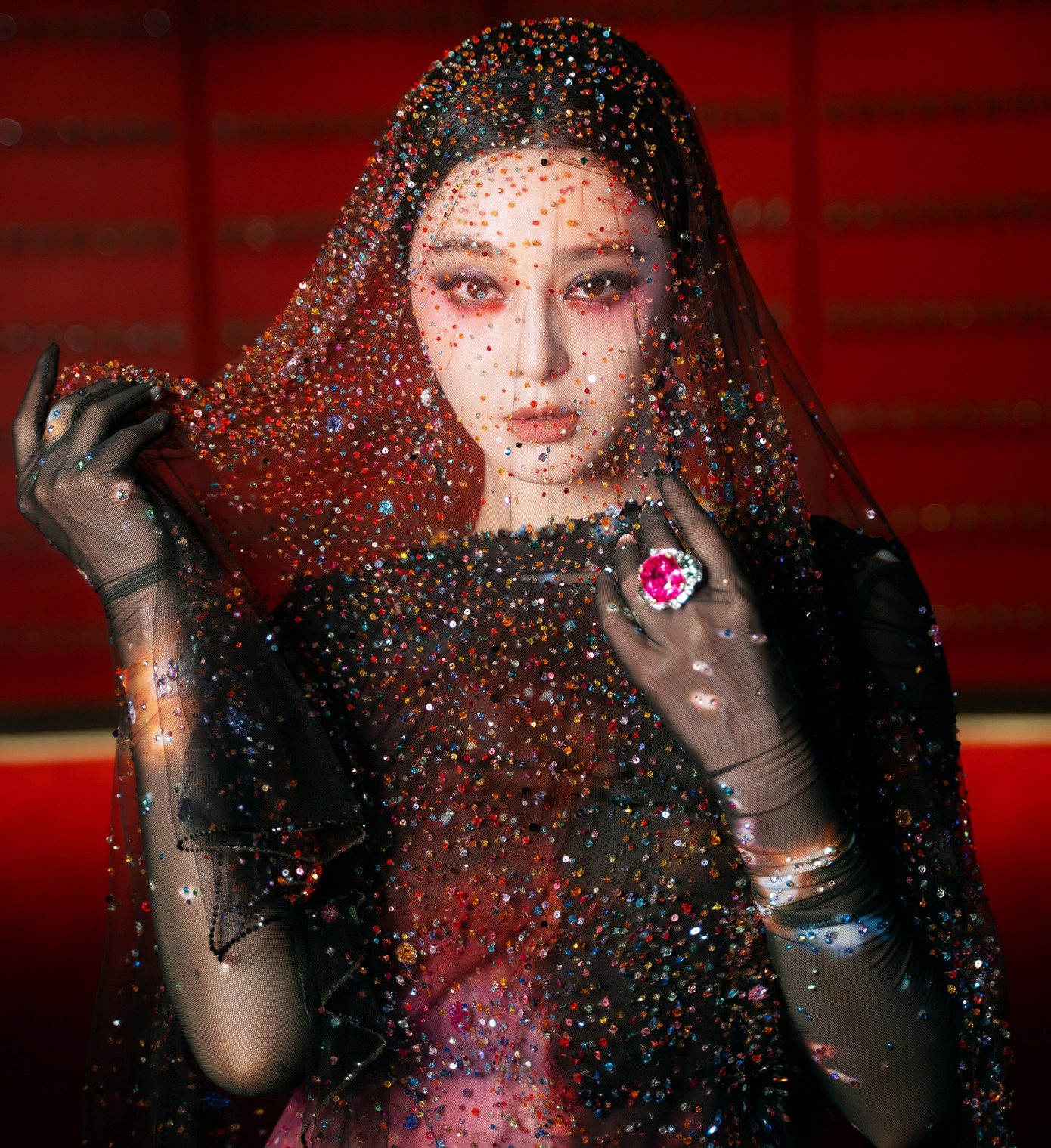 Phạm Băng Băng dùng hình ảnh đã qua chỉnh sửa kỹ lưỡng. Tuy nhiên, hình ảnh thực tế cho thấy thời gian đã bắt kịp nữ diễn viên.