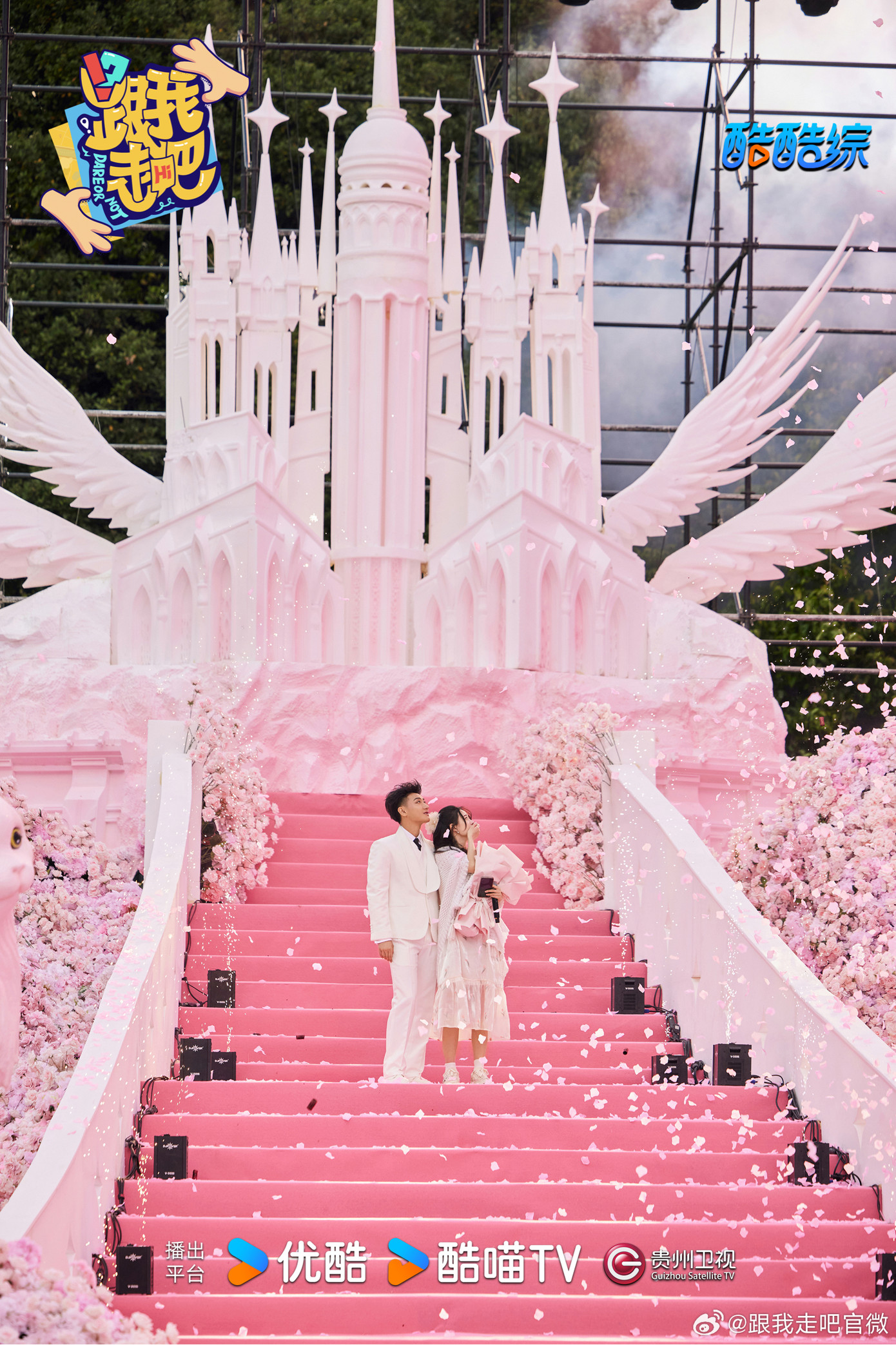 Hoàng Tử Thao thể hiện sự nâng niu trân trọng với bạn gái Từ Nghệ Dương bằng lễ cầu hôn hoành tráng.