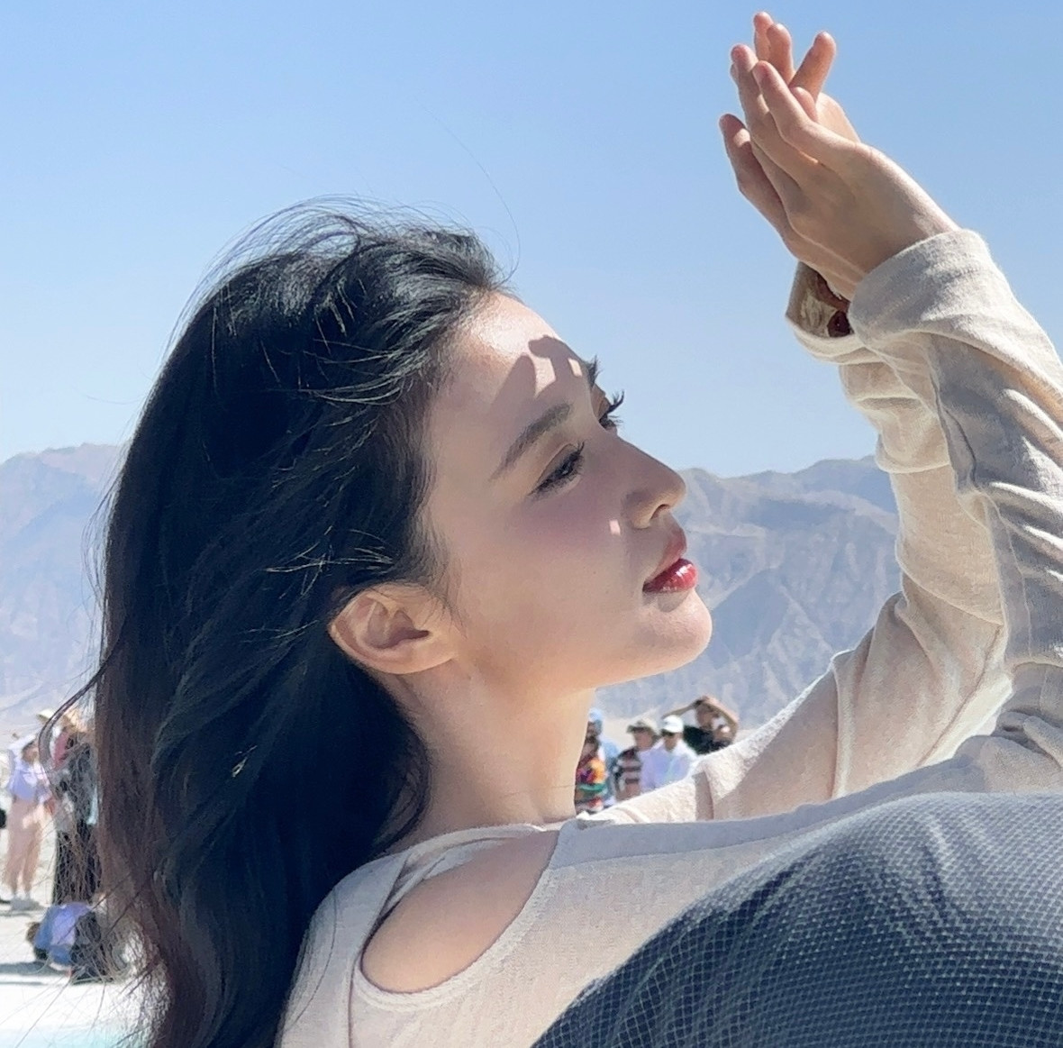 Vương Sở Nhiên khoe ảnh đi du lịch cùng mẹ được khen xinh đẹp và có nhiều nét giống đàn chị Lưu Diệc Phi. Vương Sở Nhiên khoe ảnh đi du lịch cùng mẹ được khen xinh đẹp và có nhiều nét giống đàn chị Lưu Diệc Phi.