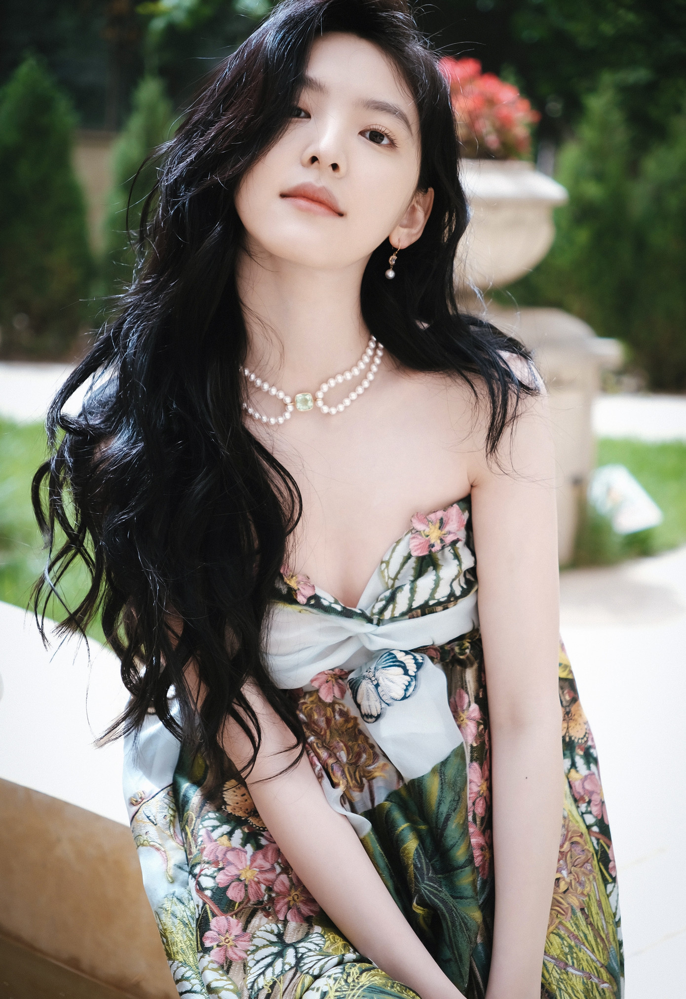 QQ đánh giá Chương Nhược Nam mang vẻ đẹp trong sáng, đáng yêu. Khi nữ diễn viên thể hiện tâm trạng buồn, khóc sẽ khiến người xem muốn bảo vệ cô. Bên cạnh đó, Chương Nhược Nam cũng trẻ trung hơn so với độ tuổi. Ở độ tuổi U30, Chương Nhược Nam vẫn có thể vào vai học sinh cấp 3, sinh viên đại học rất tự nhiên mà không khiến người xem khó chịu. Đó là bởi nét thanh xuân và nụ cười dễ mến của nữ diễn viên.