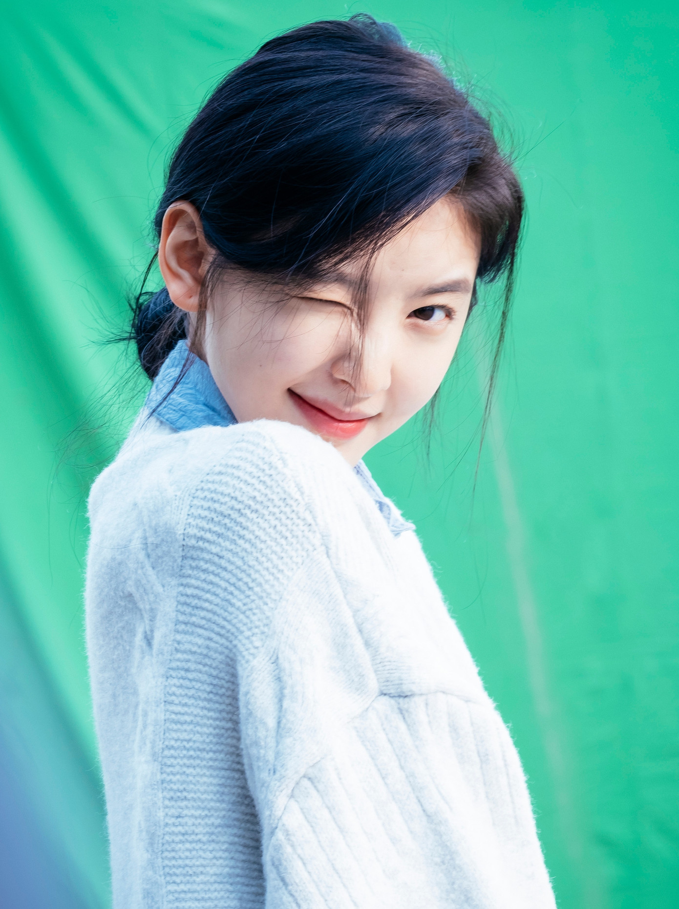 Theo QQ, trên mạng xã hội Trung Quốc có một nhận định để đánh giá sức hút của Chương Nhược Nam như sau: "Các chàng trai thích ngắm nhìn Chương Nhược Nam giống như con gái thích nhìn Hứa Quang Hán vậy". Hai ngôi sao trên được đánh giá là người tình trong mộng của giới trẻ xứ Trung, nhận được cảm tình của hàng chục triệu người dùng mạng xã hội. Do đó, việc video của Chương Nhược Nam đạt 10 triệu lượt thích trong thời gian ngắn càng chứng minh danh xưng "tình đầu quốc dân" xứng đáng với nữ diễn viên.